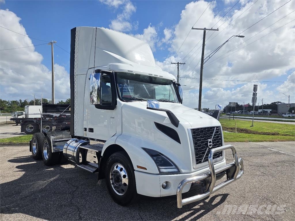 Volvo VNR64T300 Naudoti vilkikai