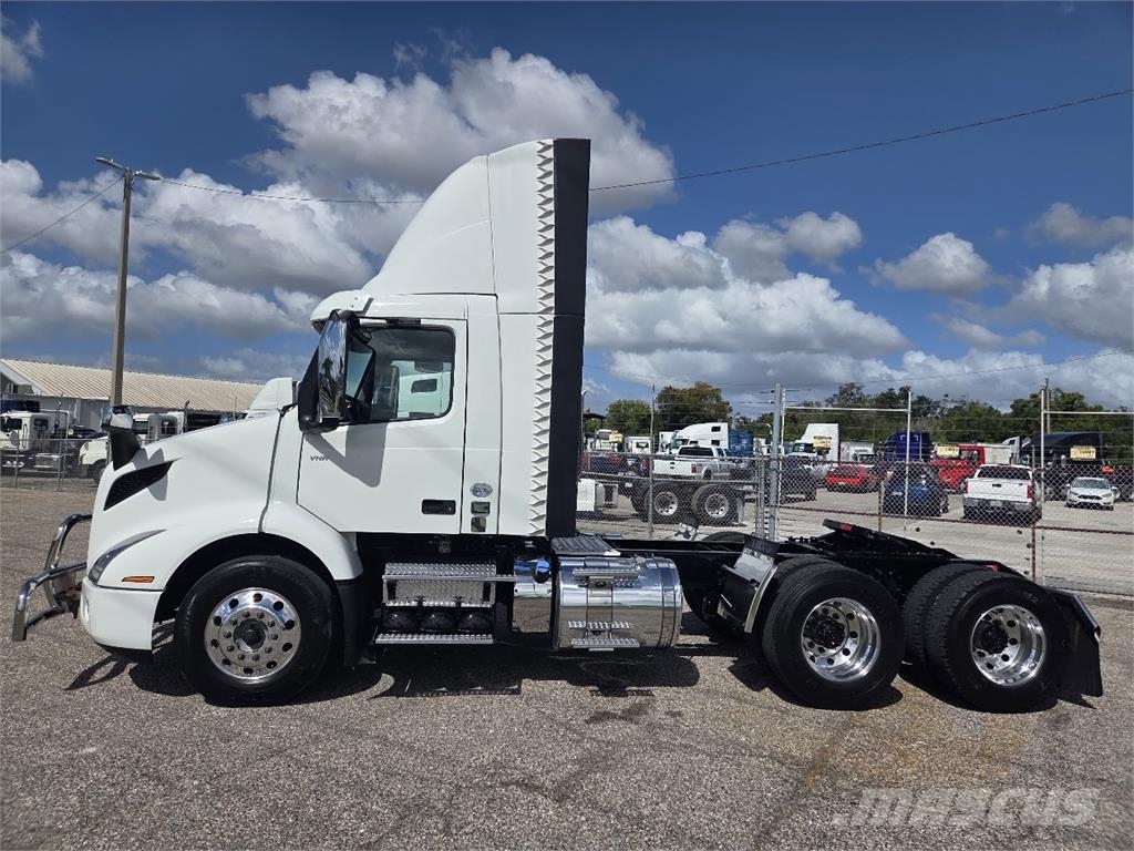 Volvo VNR64T300 Naudoti vilkikai