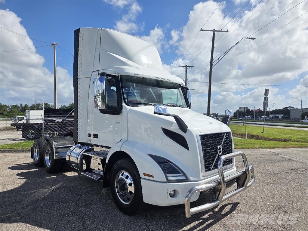 Volvo VNR64T300 Naudoti vilkikai