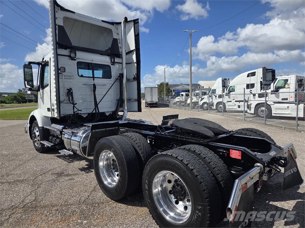 Volvo VNR64T300 Naudoti vilkikai