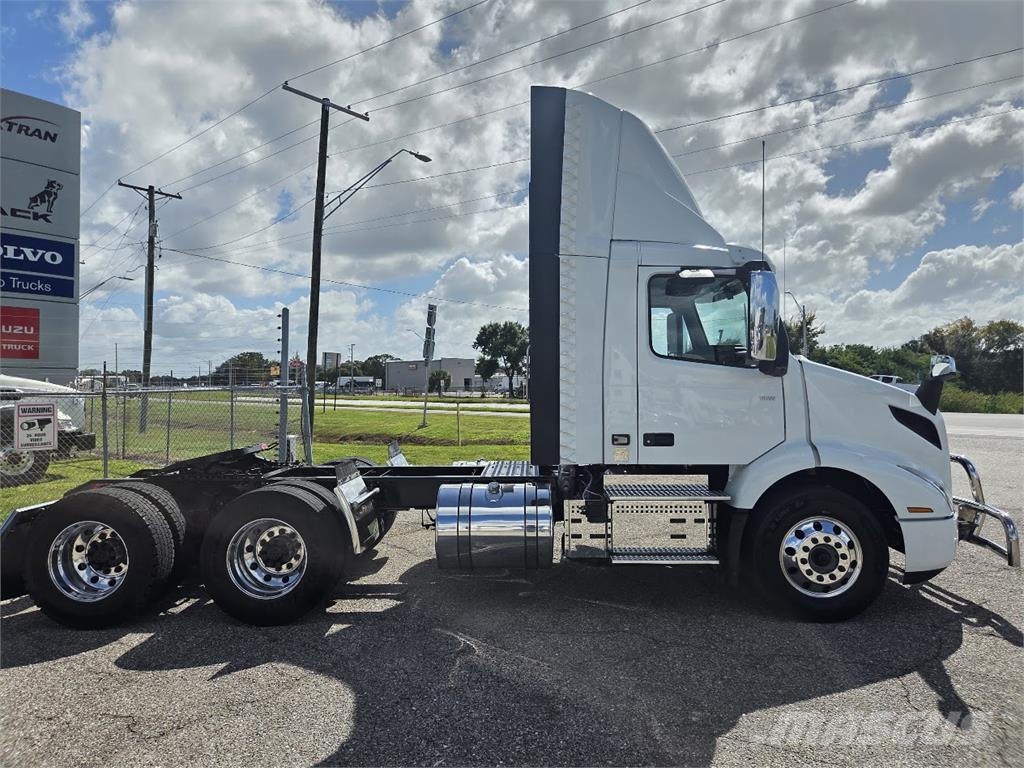 Volvo VNR64T300 Naudoti vilkikai