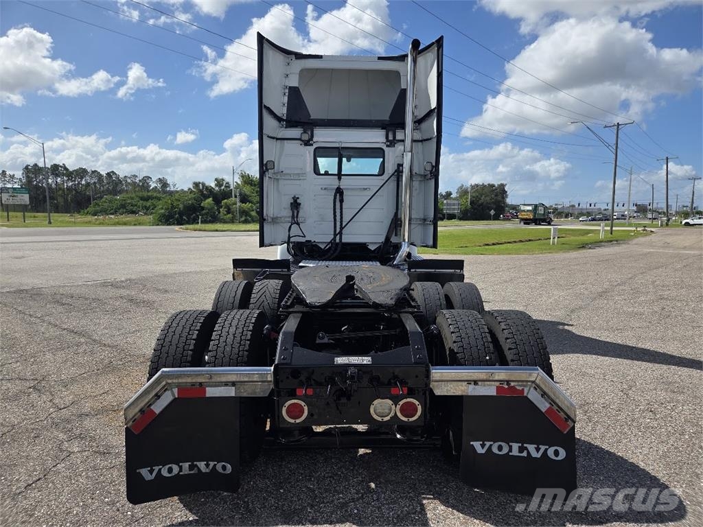 Volvo VNR64T300 Naudoti vilkikai