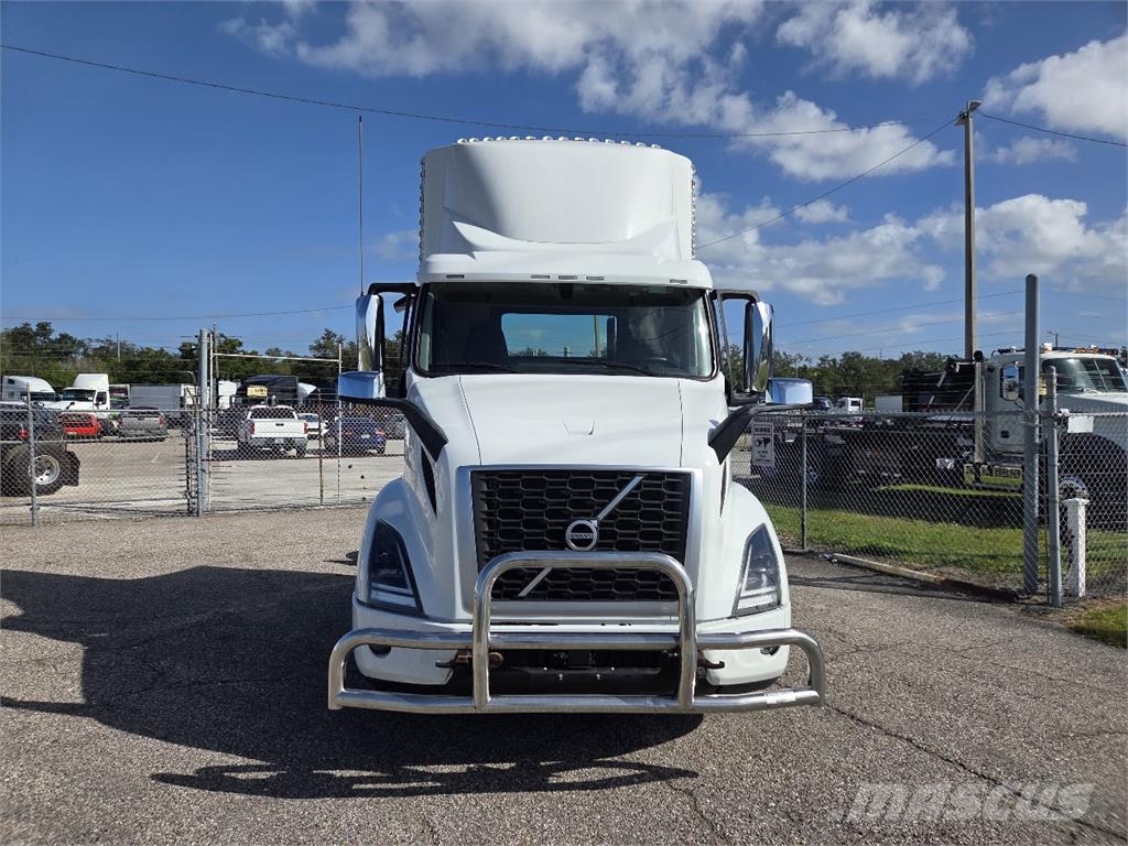 Volvo VNR64T300 Vetopöytäautot