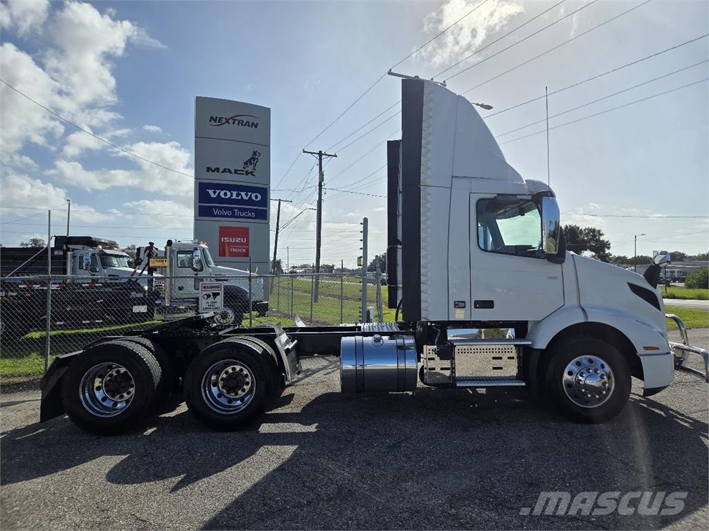 Volvo VNR64T300 Vetopöytäautot