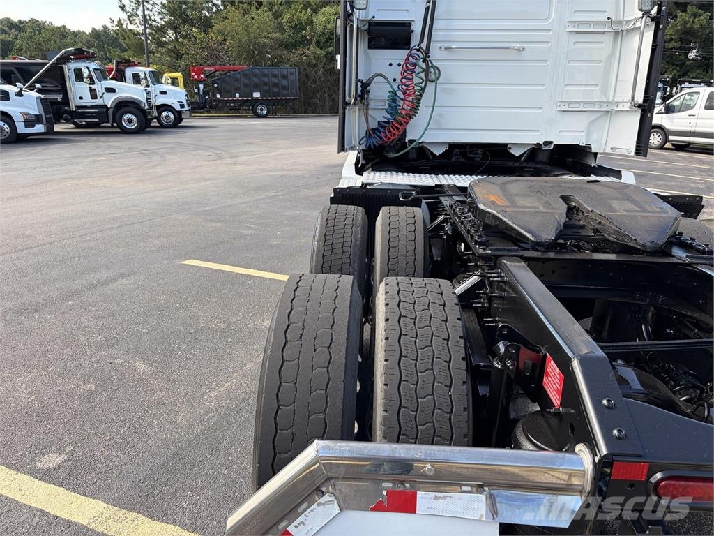 Volvo VNR64T660 Tractor Units