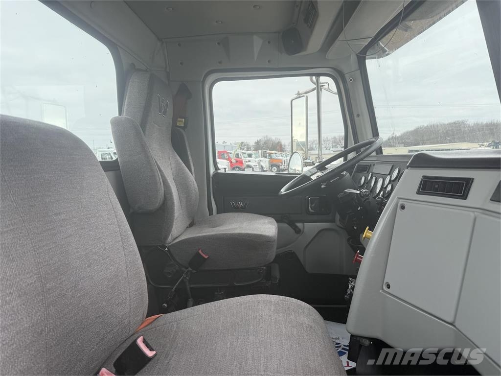 Western Star CONVENTIONAL Camiones con chasís y cabina