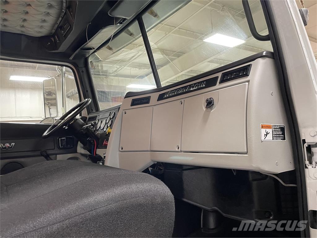 Western Star CONVENTIONAL Camiones con chasís y cabina
