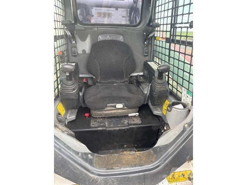 Bobcat T870 + 6 ACCESSOIRES Minicargadoras