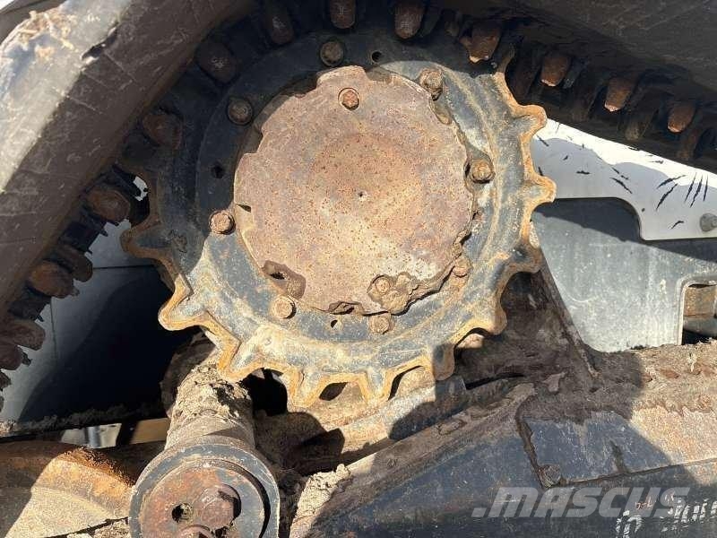 Bobcat T870 + 6 ACCESSOIRES Minicargadoras