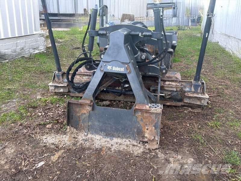 Bobcat T870 + 6 ACCESSOIRES Minicargadoras