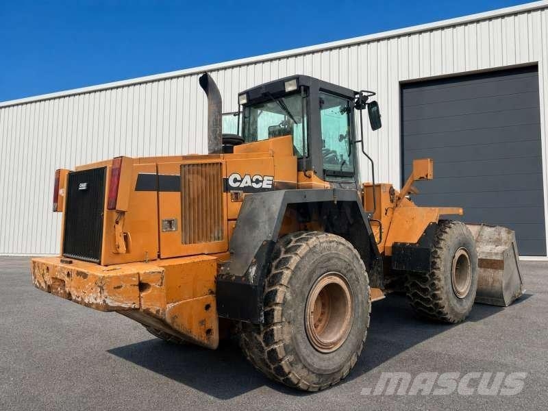 CASE 821 C Wielladers