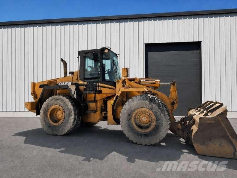 CASE 821 C Wielladers