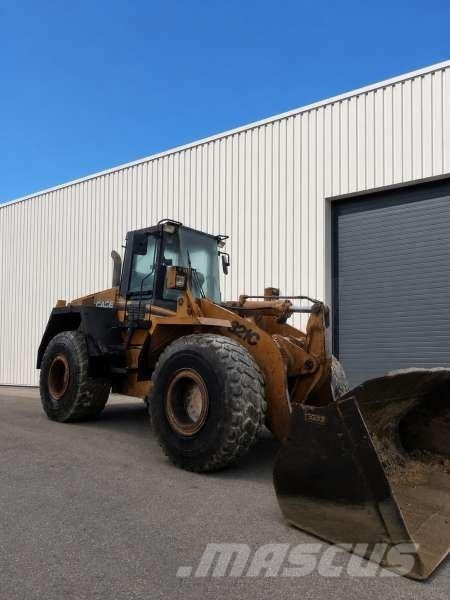 CASE 821 C Wielladers
