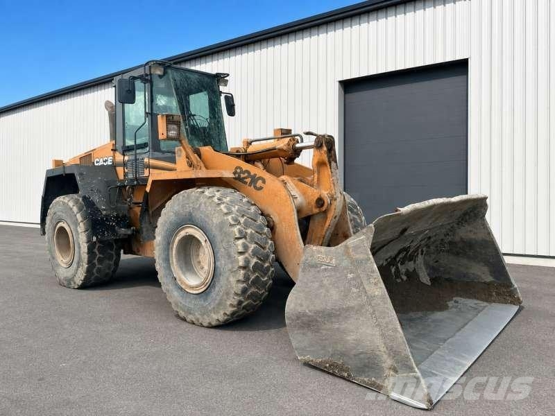 CASE 821 C Wielladers