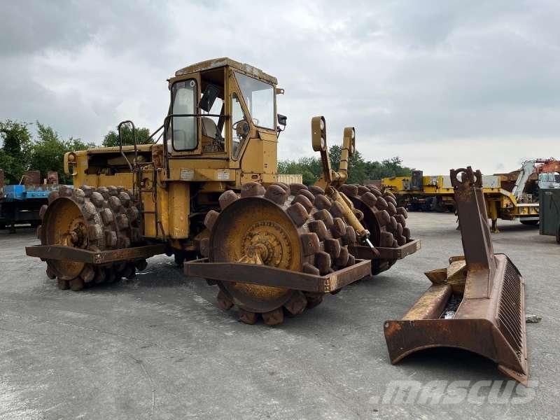 CAT 825 + porte engins Kompaktori zemlje