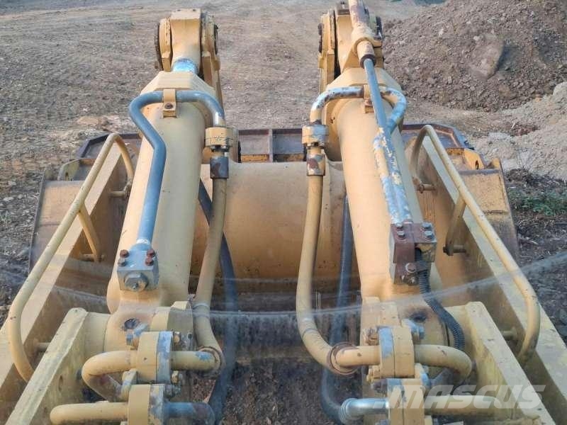 CAT 973 推土機