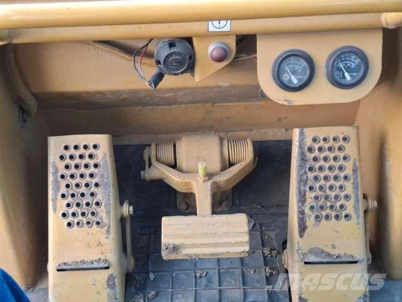 CAT 973 推土機