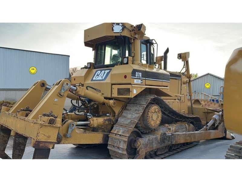 CAT D7R بلدوزرات مجنزرة