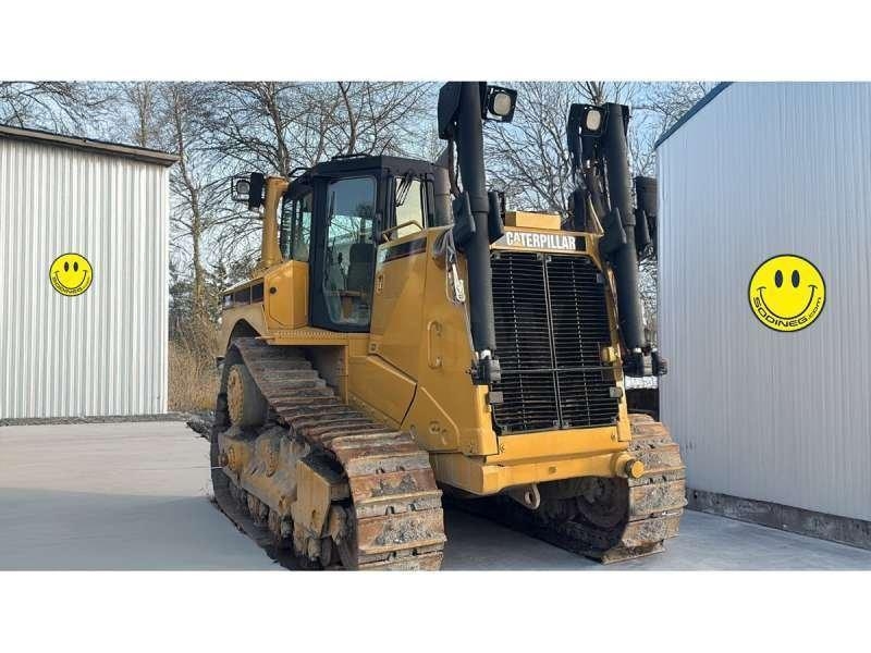CAT D8T بلدوزرات مجنزرة