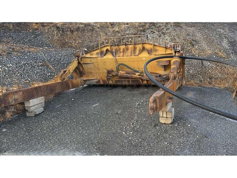 CAT D8T بلدوزرات مجنزرة