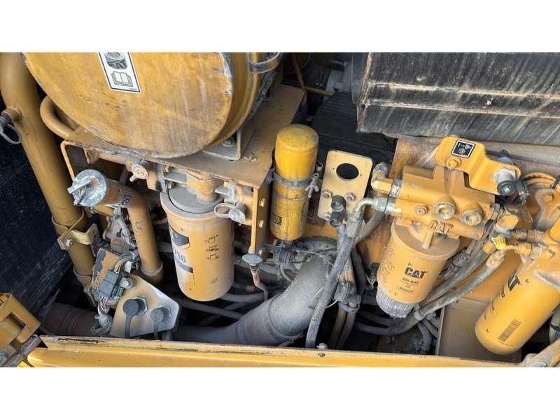 CAT D8T بلدوزرات مجنزرة
