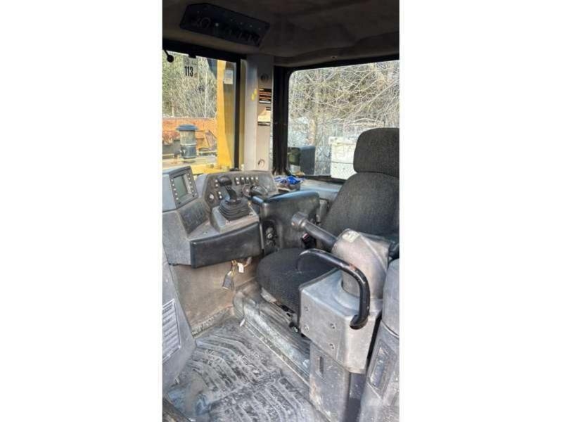 CAT D8T بلدوزرات مجنزرة