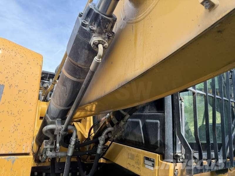 CAT MH3022 Pelle à déchets