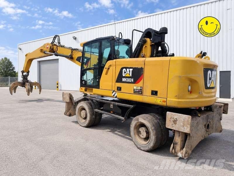 CAT MH3024 + grappin Materialumschlag