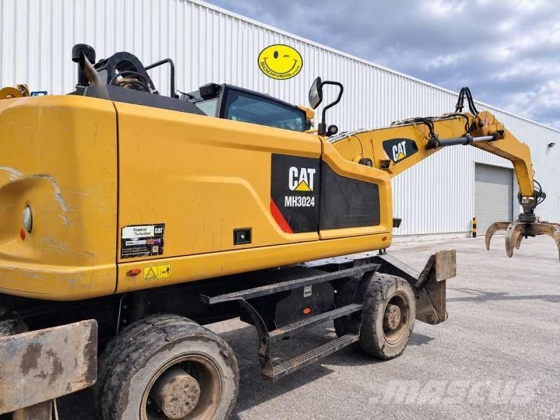 CAT MH3024 + grappin Materialumschlag