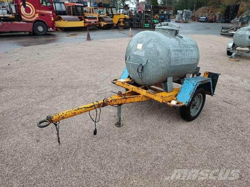 Courant 500 LITRES A EAU Tanques