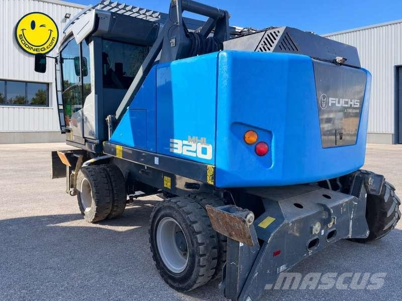 Fuchs MHL 320 Avfalls / industri hantering