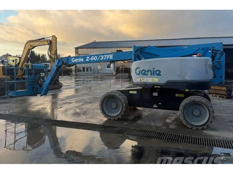 Genie Z60/37 FE HYBRID معدات المواد - غير ذلك