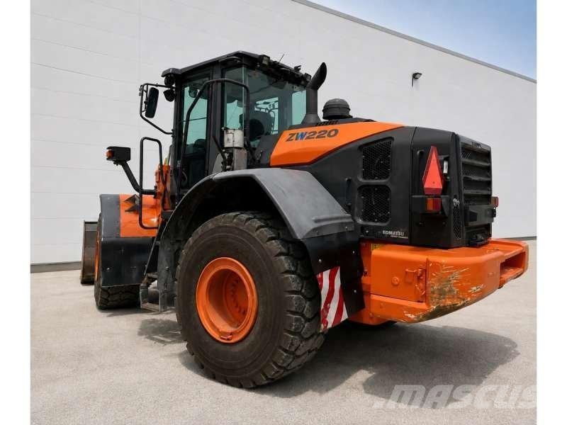 Hitachi ZW220-5 لوادر بعجل
