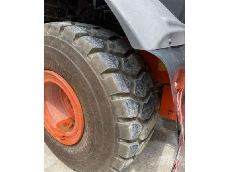 Hitachi ZW220-5 لوادر بعجل