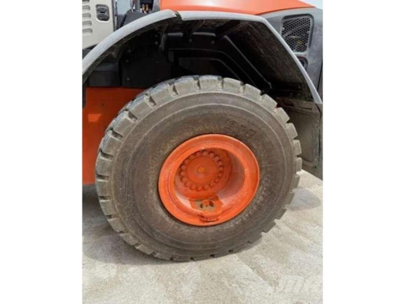 Hitachi ZW220-5 لوادر بعجل