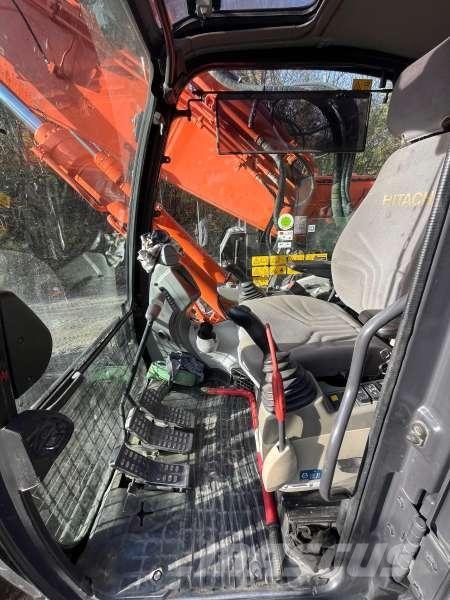 Hitachi ZX 225 USLC-5B Гусеничные экскаваторы