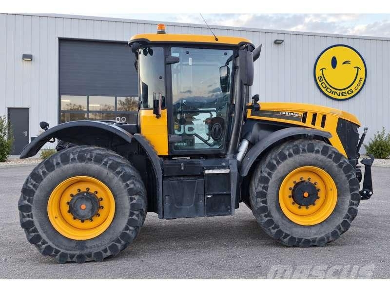 JCB FACTRAC 4220 الجرارات