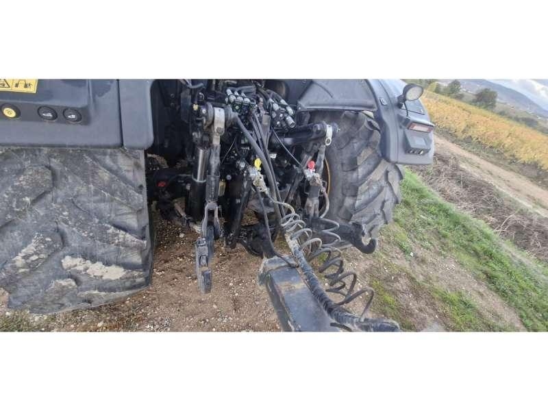 JCB FACTRAC 4220 الجرارات