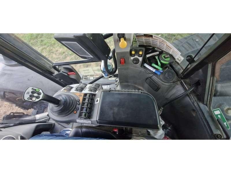 JCB FACTRAC 4220 الجرارات
