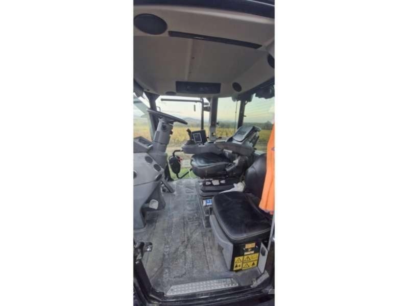 JCB FACTRAC 4220 الجرارات