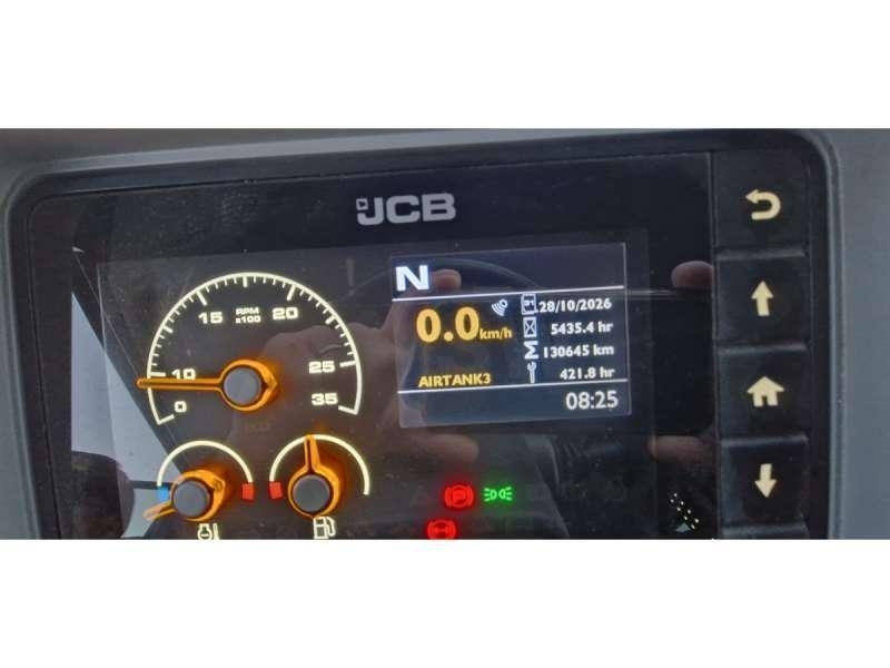 JCB FACTRAC 4220 الجرارات
