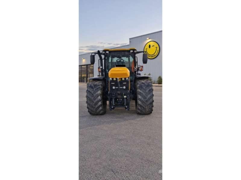 JCB FACTRAC 4220 الجرارات