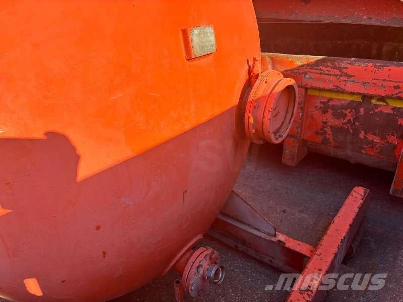 JOSEF MEYER CUVE A EAU Semi remorque citerne