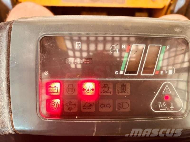 Komatsu CK20 + GYROBROYEUR 小型装载机