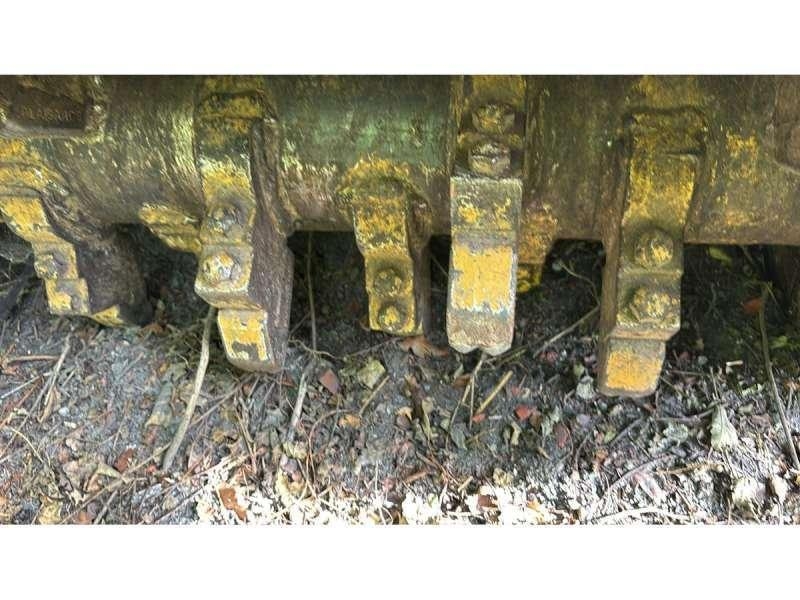 Komatsu CK20 + GYROBROYEUR 小型装载机