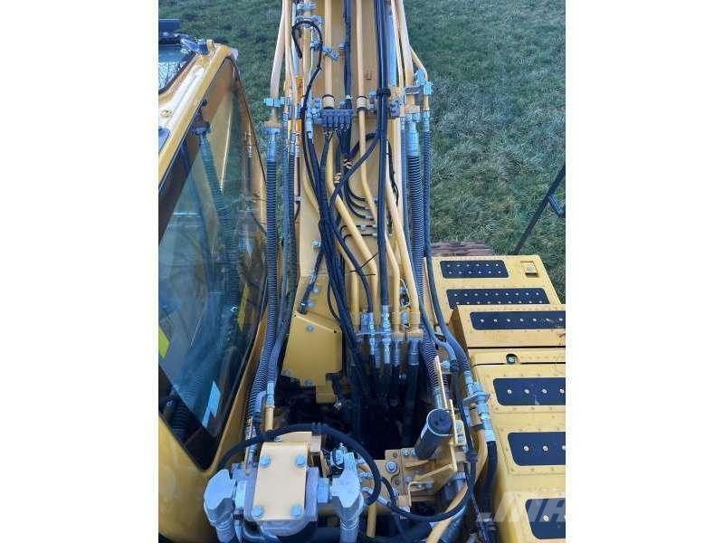 Komatsu PC210LCI-11E0 حفارات زحافة