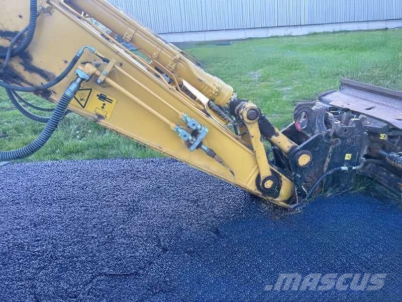 Komatsu PC210LCI-11E0 Excavadoras sobre orugas