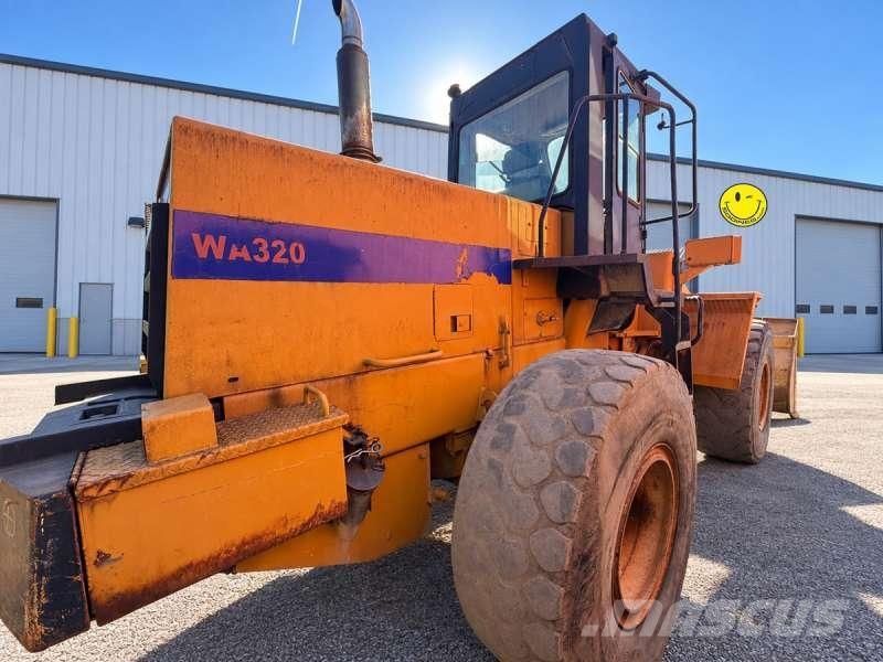 Komatsu WA 320-1 Naudoti ratiniai krautuvai