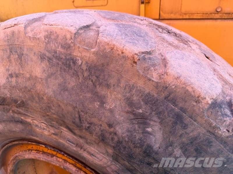 Komatsu WA 320-1 Naudoti ratiniai krautuvai