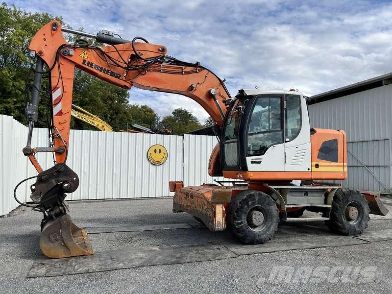Liebherr A918 COMPACT Pelle sur pneus